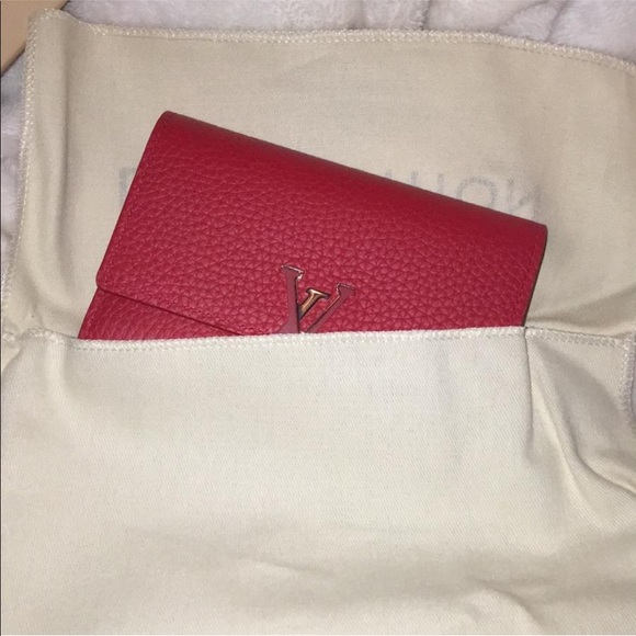 [SOLD] Louis Vuitton Capucines Compact Wallet - Picture 2 of 8
